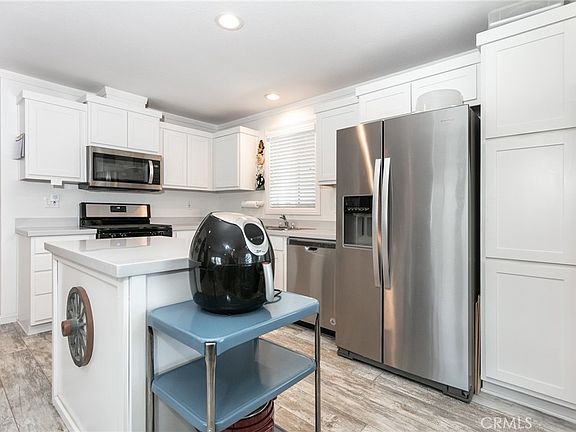 5th image of 18 Portola Rd