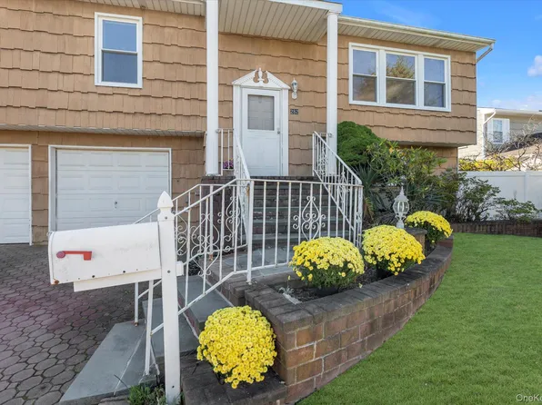 282 N Oak Street, Massapequa, NY 11758