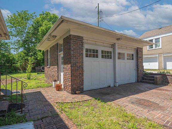 5th image of 612 Glenview Place