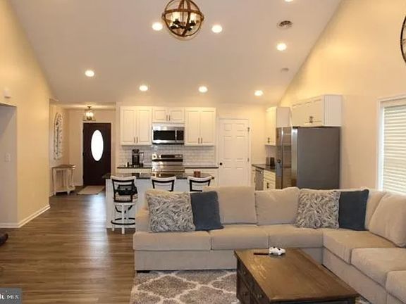 4th image of 775 Alandale Dr