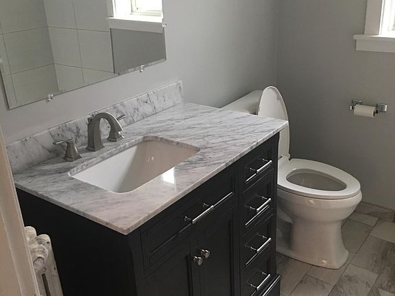 3rd image of 5524 N Artesian Ave #2