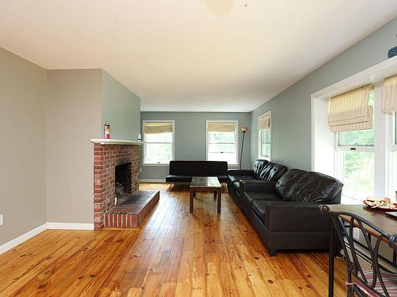2nd image of 122 School St