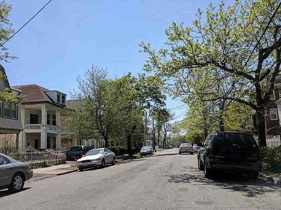 5th image of 42 Farley Ave