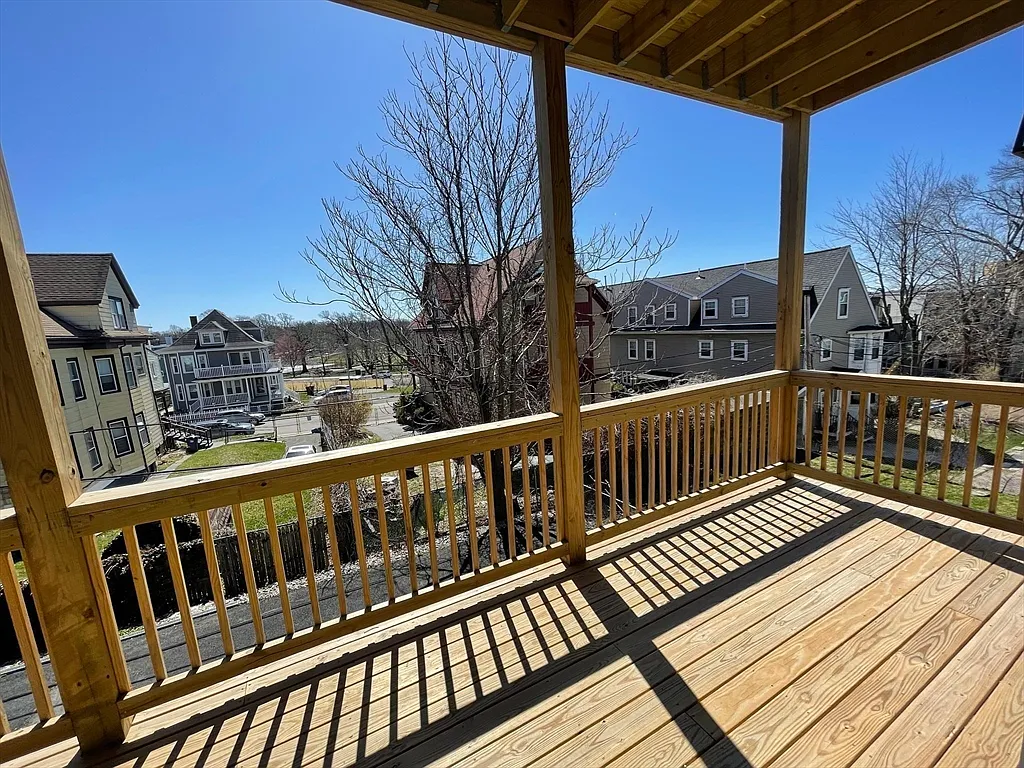 3 bed, 2.0 bath, 1100 sqft, $3,225 — Photo 3
