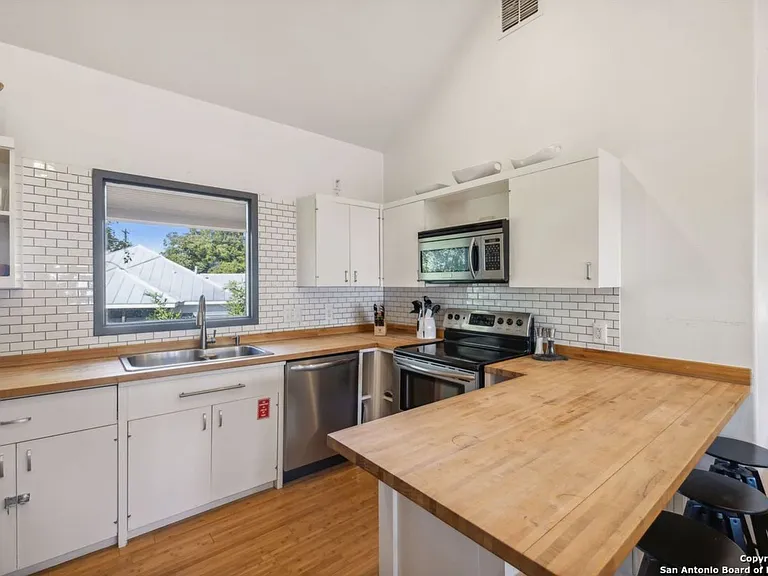 227 Claudia St #3 — Photo 6