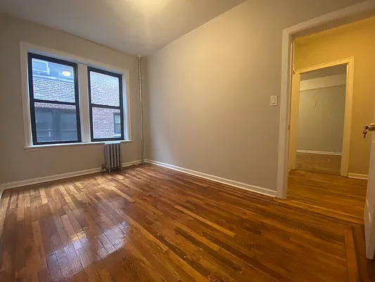 Rented by Realty 2000 Corp | media 6