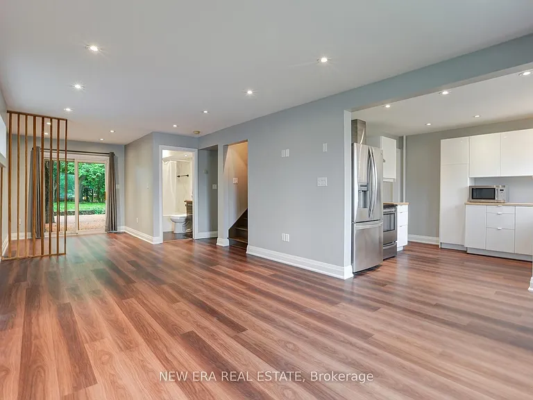 219 Lancaster St W — Photo 7