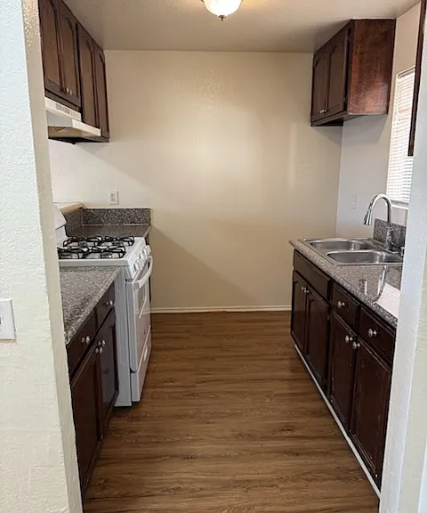1330 E 10th St #202 — Photo 6