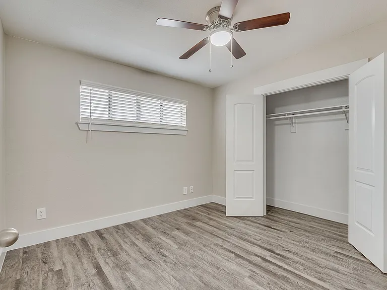 Oak Street Flats: Ranch Style Fully Remodeled Come Check Us Out — Photo 29