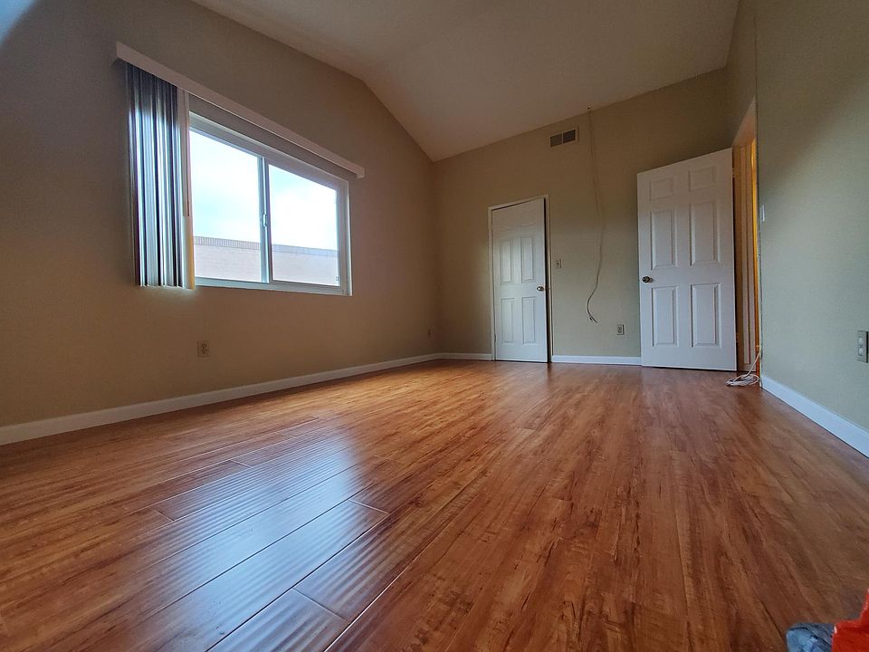 Rear Master Bedroom.