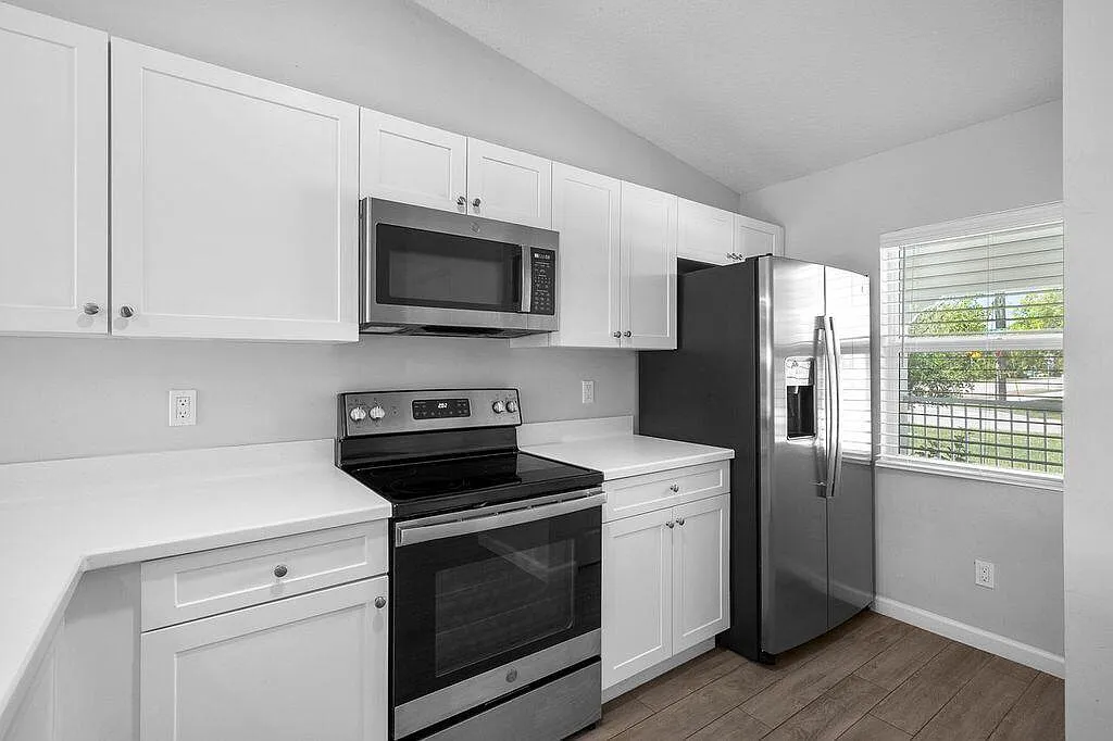 3 bed, 2.0 bath, 1132 sqft, $2,700 — Photo 4