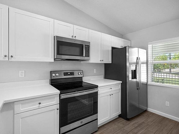 4th image of 5078 SE Isabelita Ave