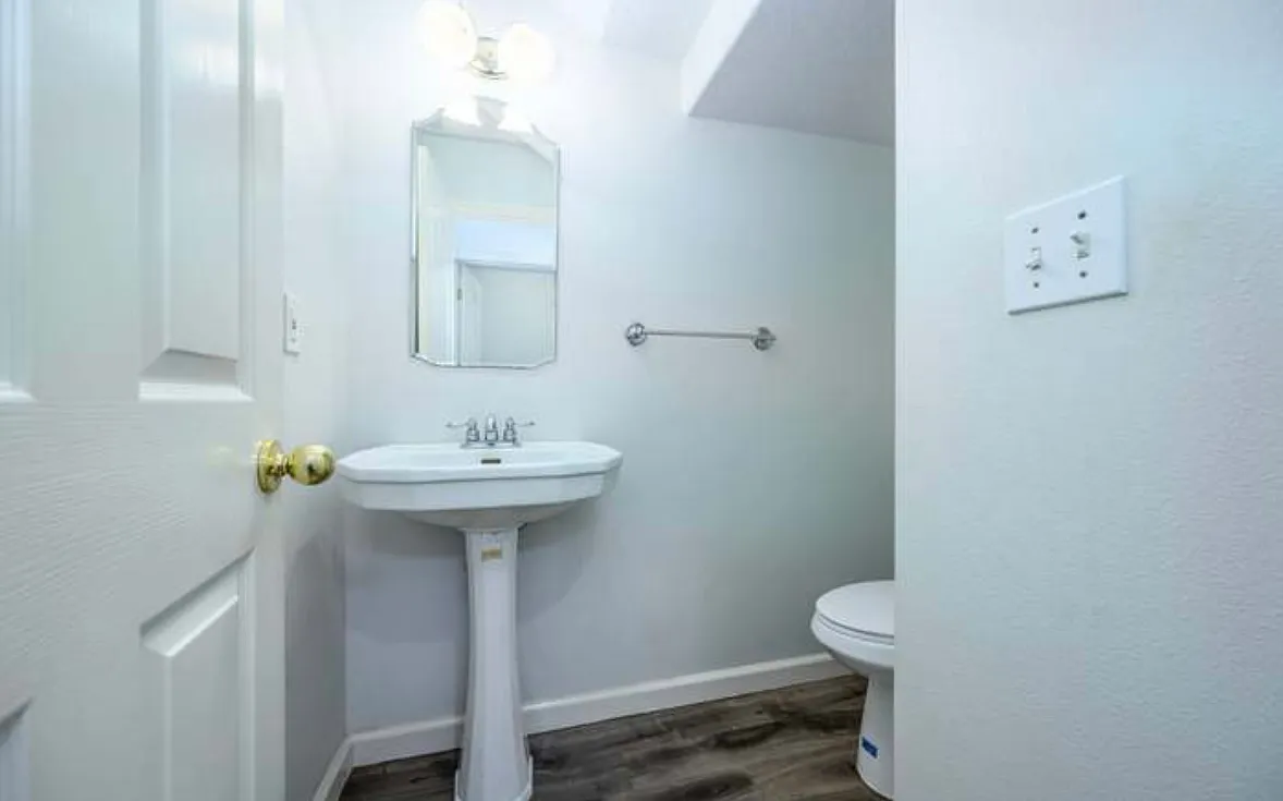 4 bed, 2.5 bath, 1450 sqft, $3,000 — Photo 3
