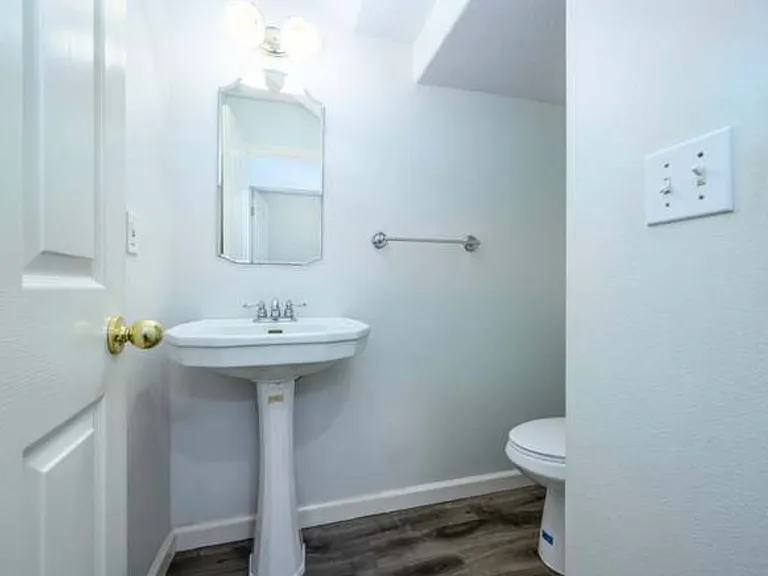720 E Ella Ct — Photo 3
