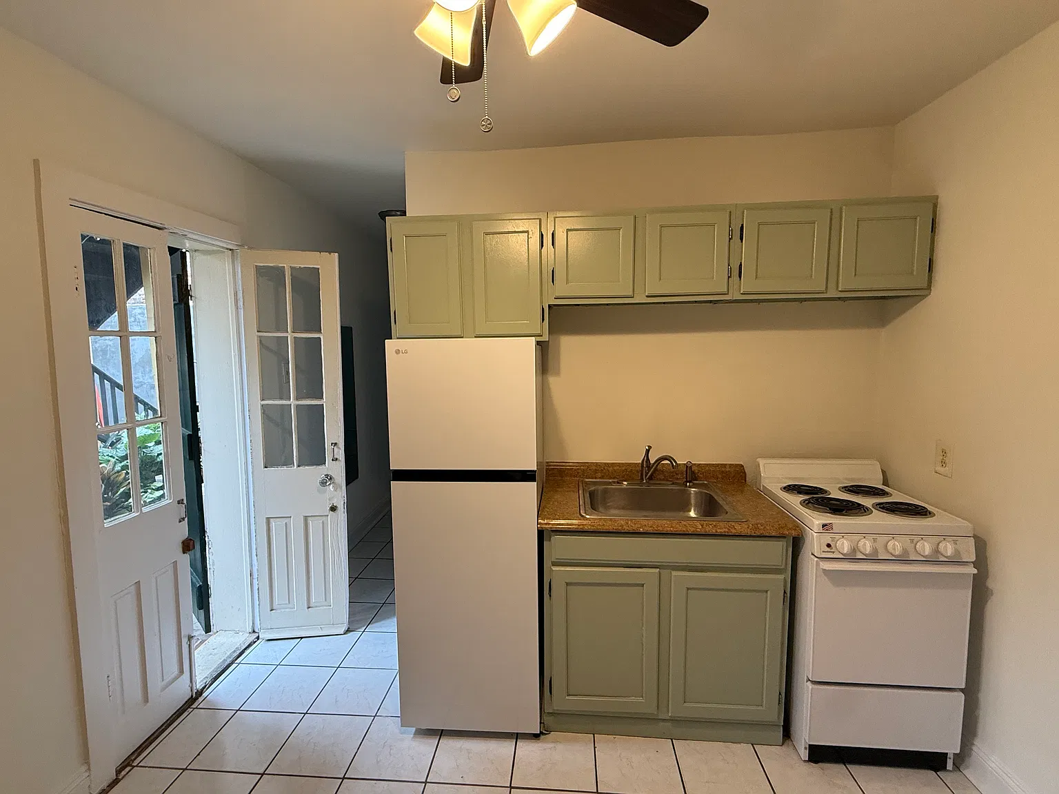 1 bed, 320 sqft, $1,195 — Photo 2