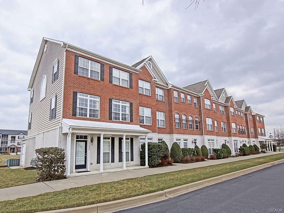 1st image of 17280 N Village Main Blvd