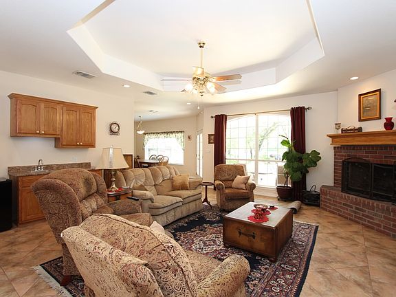 3rd image of 471 Rosewood Dr