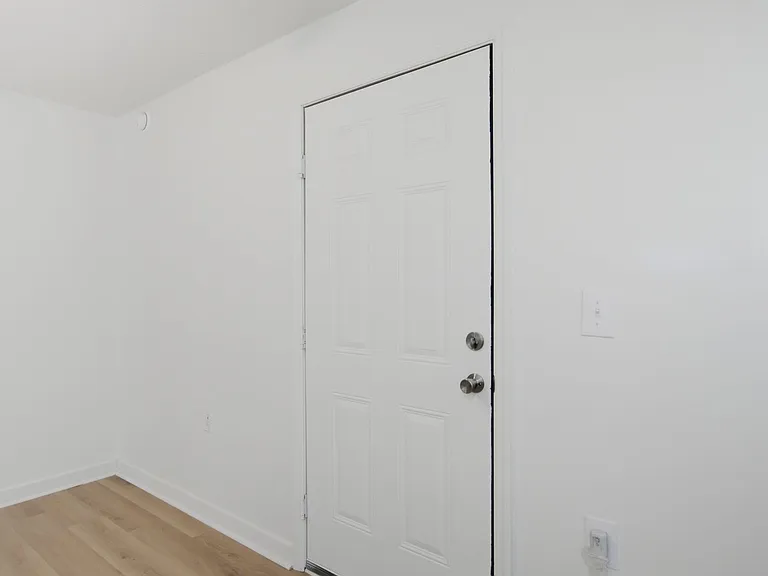 1824 Grayson St — Photo 12