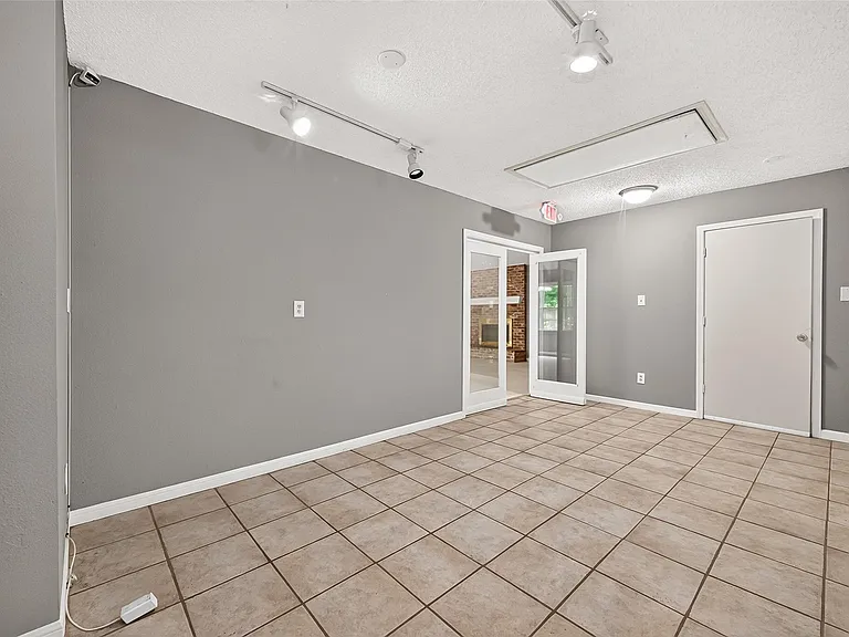 19002 Mirror Lake Dr — Photo 21