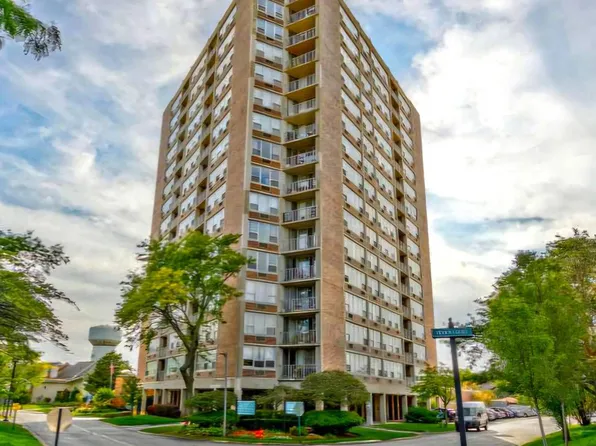 3925 Triumvera Dr APT 2D, Glenview, IL 60025