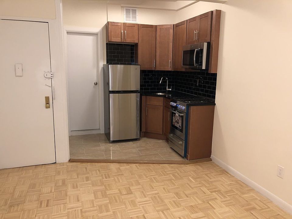 2nd image of 139 Thompson St APT 5