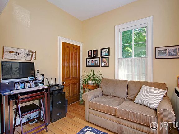 5th image of 208 N Gaylord Ave