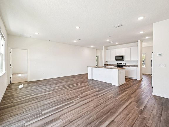 5th image of 1626 SW Neptune Avenue