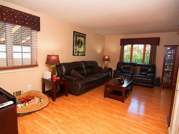3rd image of 90 Thornycroft Ave