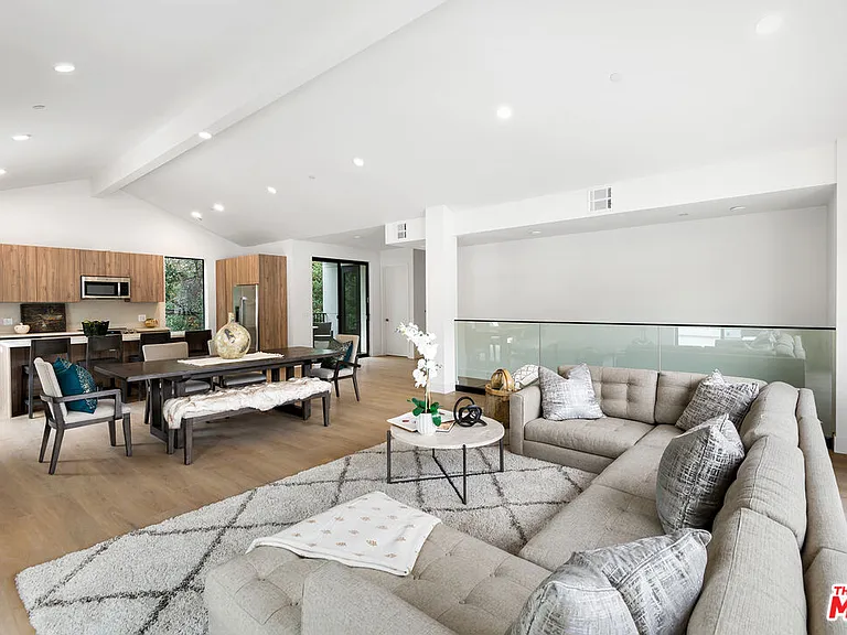 3659 1/2 Regal Pl — Photo 9