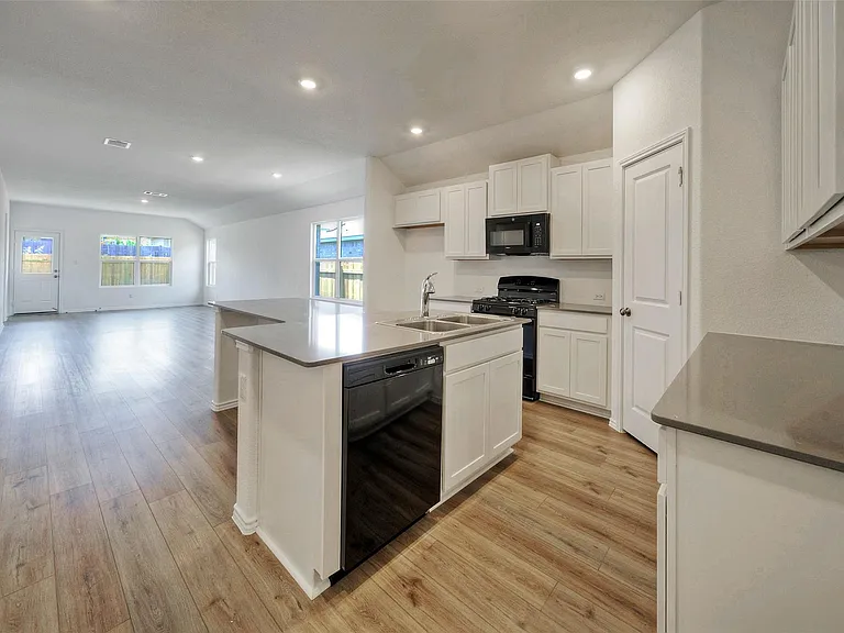 108 Montego St — Photo 5