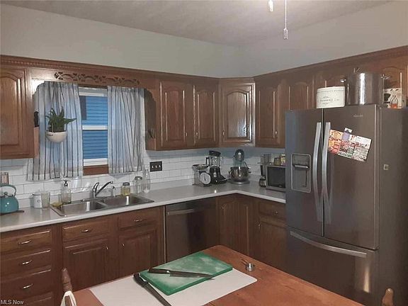 2nd image of 225 9th St SW