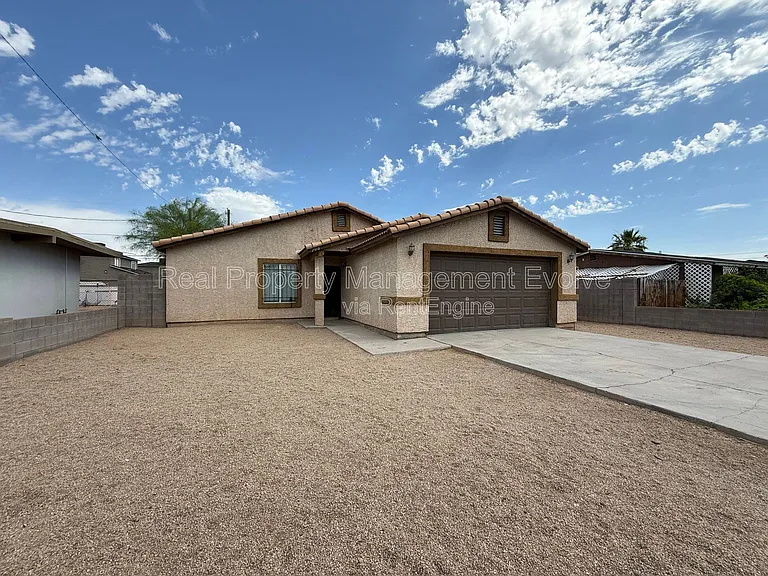 2950 E Mobile Ln — Photo 3