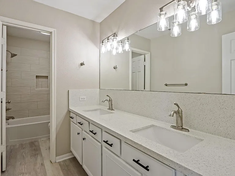 2445 Woods Rd — Photo 18