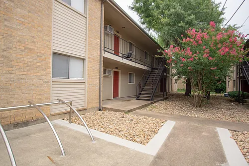 Holleman by the Park Photo 1