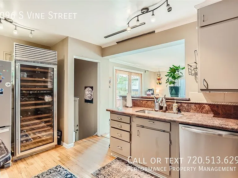 1096 S Vine St — Photo 9