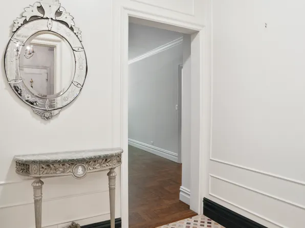170 East 79th Street MAISONETTE image 3 of 13