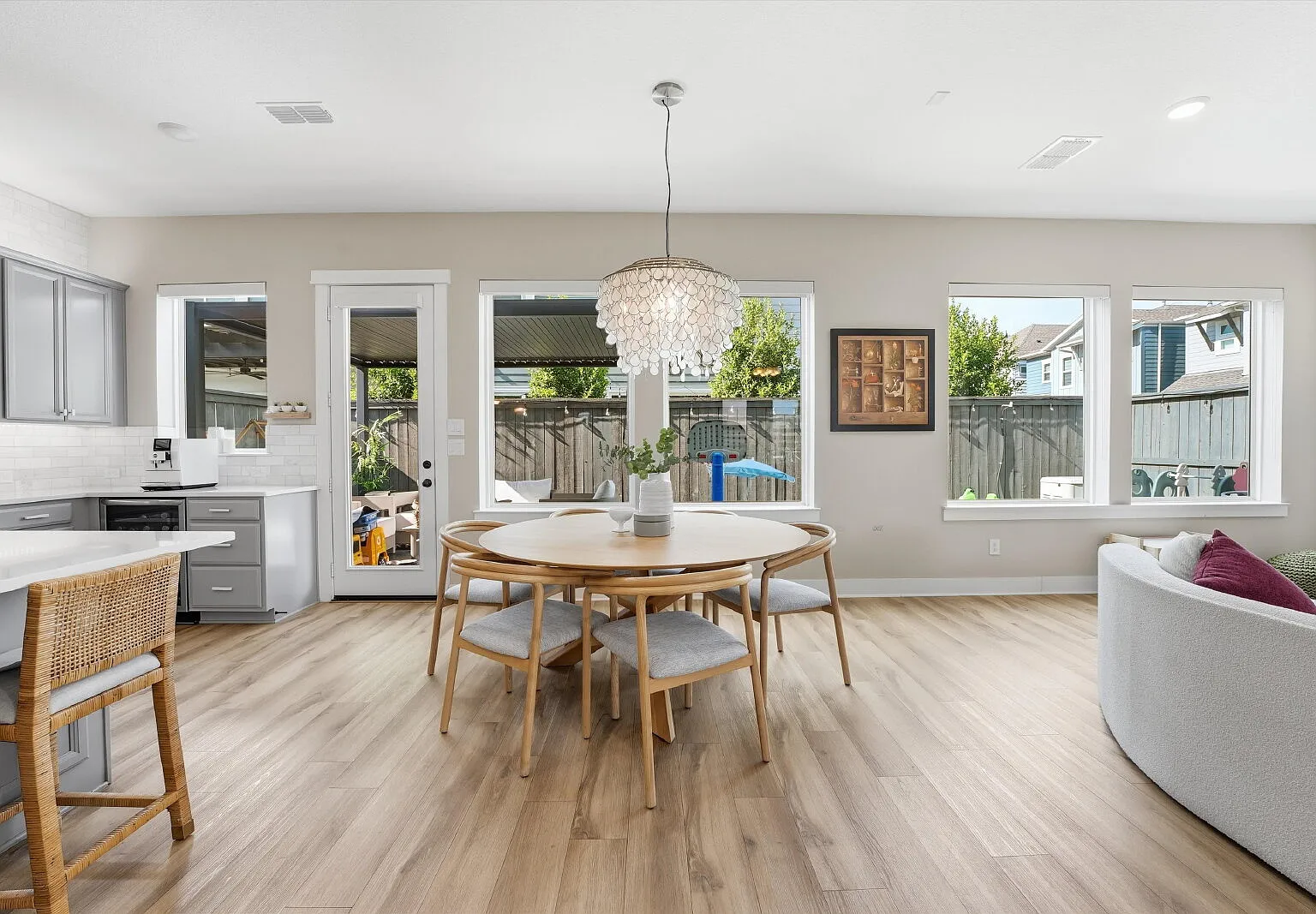 4 bed, 3.5 bath, 2865 sqft, $4,400 — Photo 4