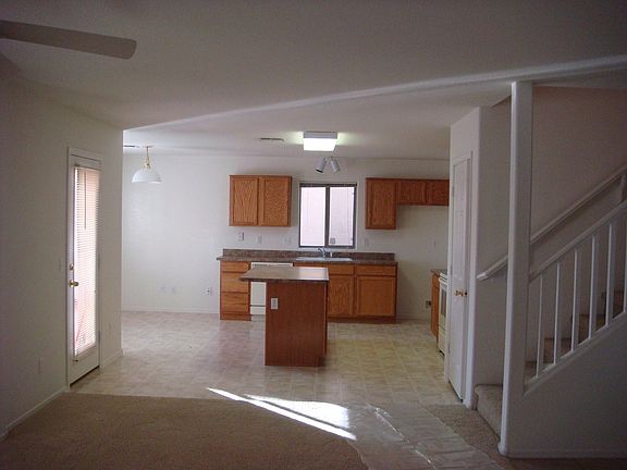2nd image of 835 W Saguaro St