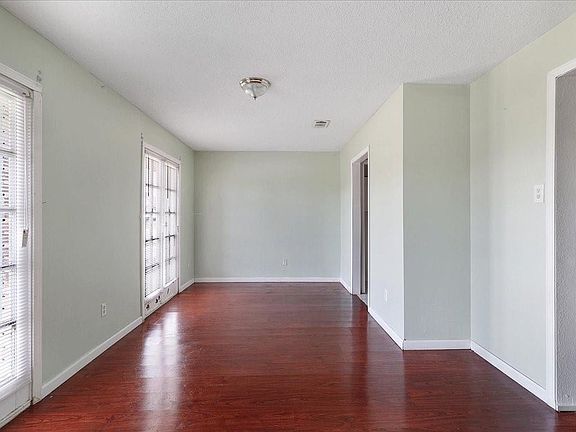 4th image of 6731 Coventry St