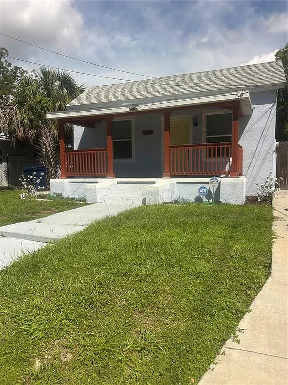 3 bed, 2.0 bath, 1043 sqft, $2,000 — Photo 2