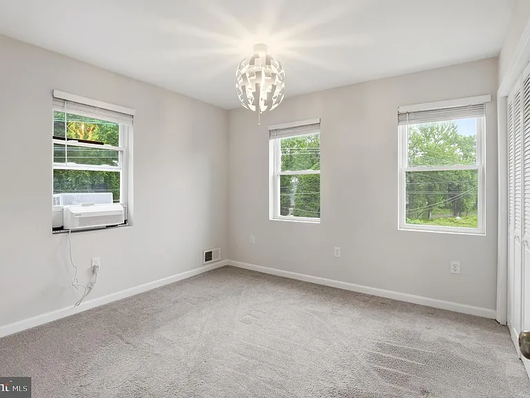 3101 E St SE — Photo 16