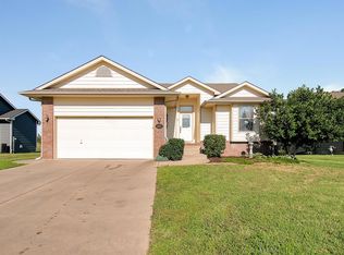 1437 N Spring Ridge Dr, Derby, KS 67037