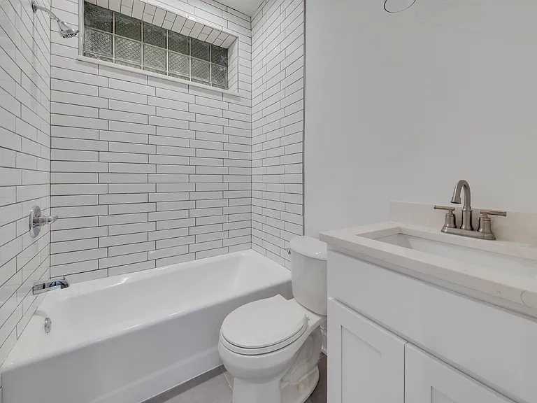2029 N Damen Ave #2FR — Photo 11