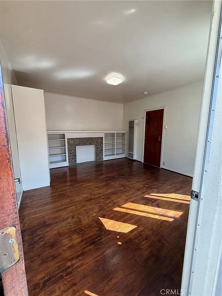 Studio, 400 sqft, $1,599 — Photo 3