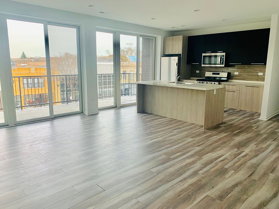 1st image of 2537 W Fullerton Ave