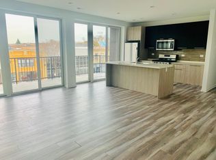 2537 W Fullerton Ave, Chicago, IL 60647