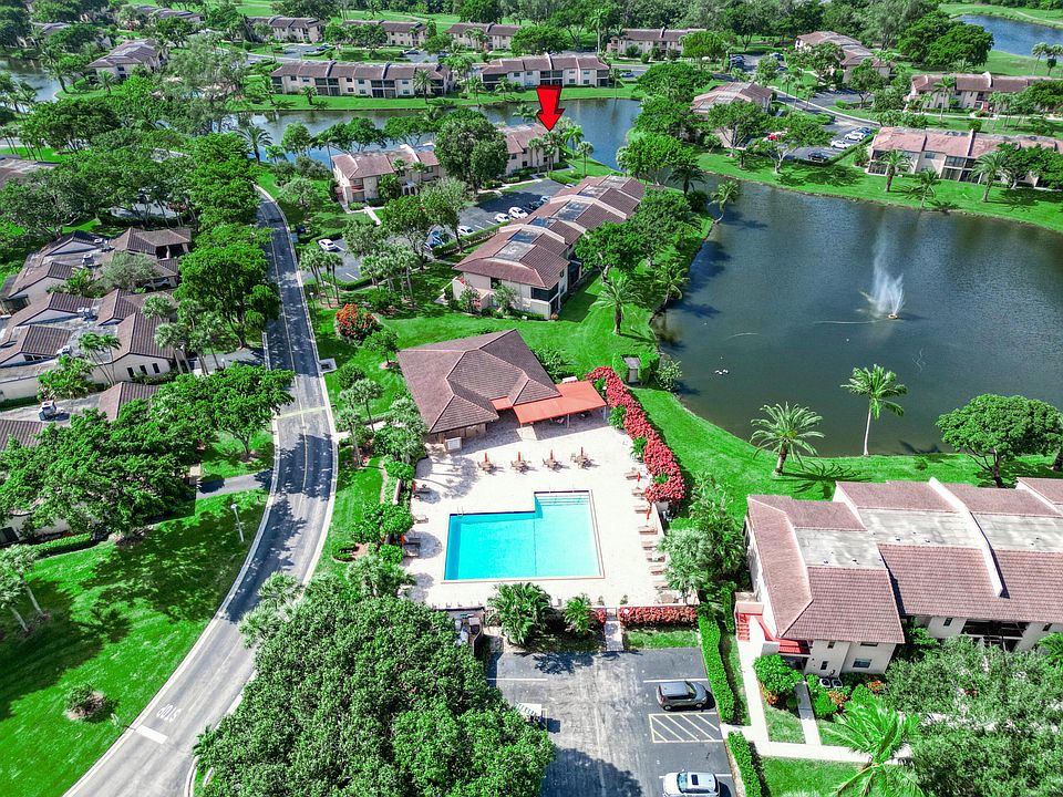 2nd image of 9261 Vista Del Lago #J