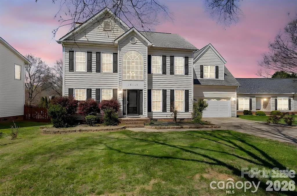 4 bed, 2.5 bath, 2620 sqft, $2,700 — Photo 1