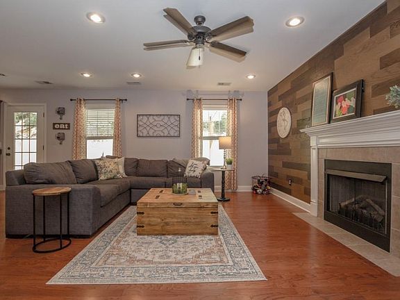 3rd image of 1076 Aberlea Valley Cir