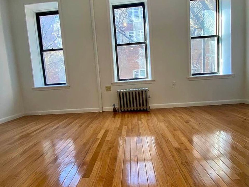 1st image of 215 E 76th St Front 2